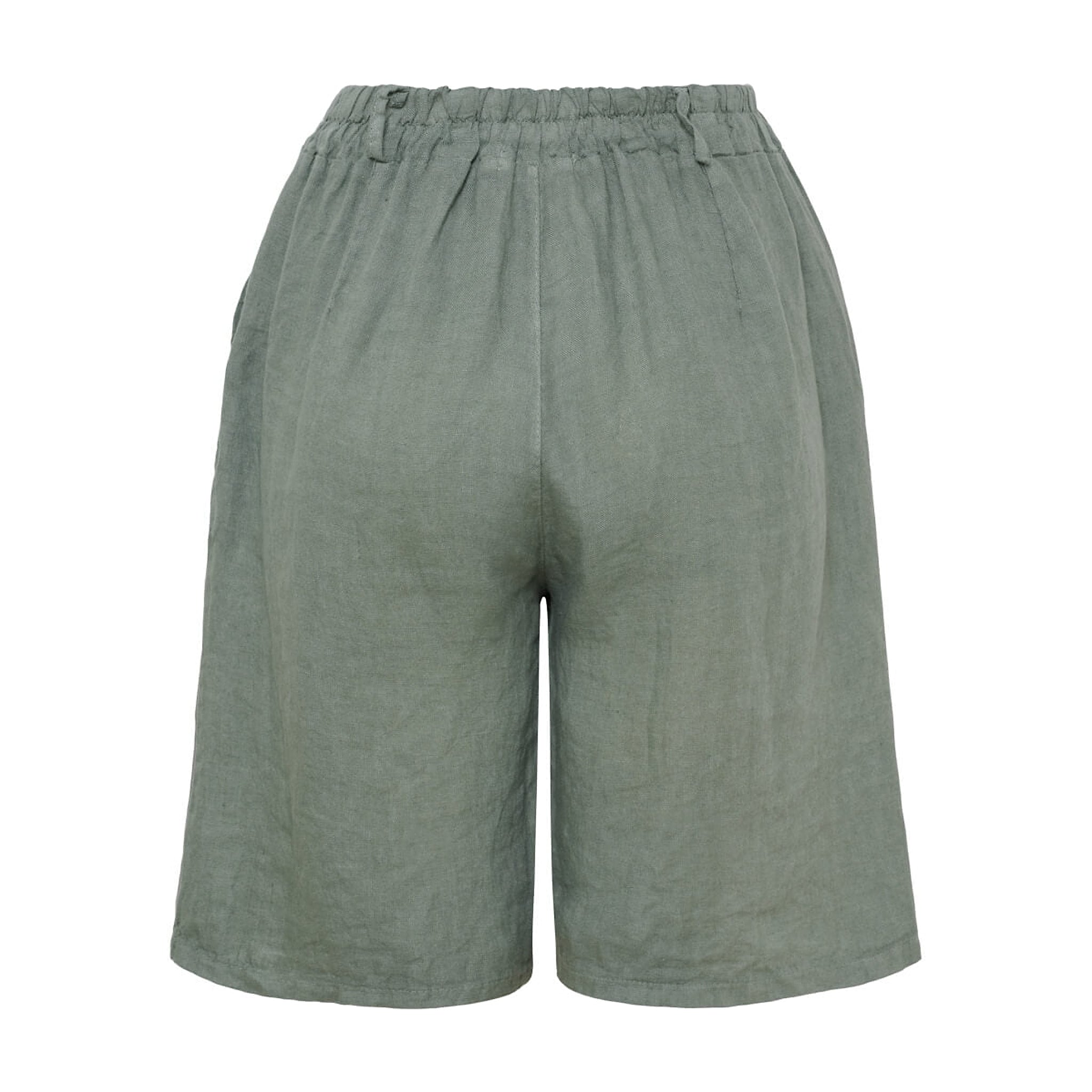Grønne Santina shorts i hør i farven Military set bagfra med elastisk linning