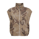 Beige vest med camouflageprint, høj krave, lynlås foran og elastik forneden, set forfra