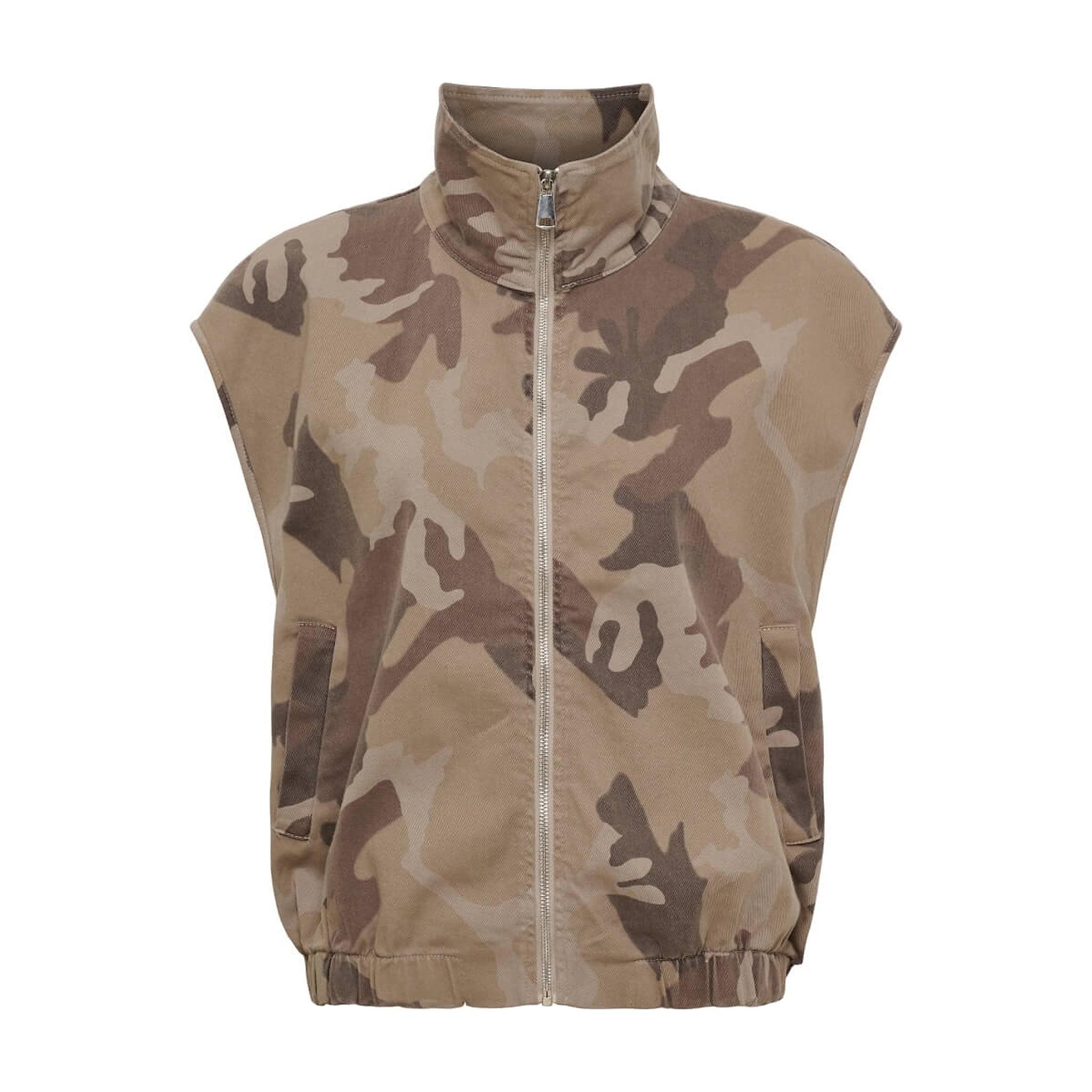 Beige vest med camouflageprint, høj krave, lynlås foran og elastik forneden, set forfra
