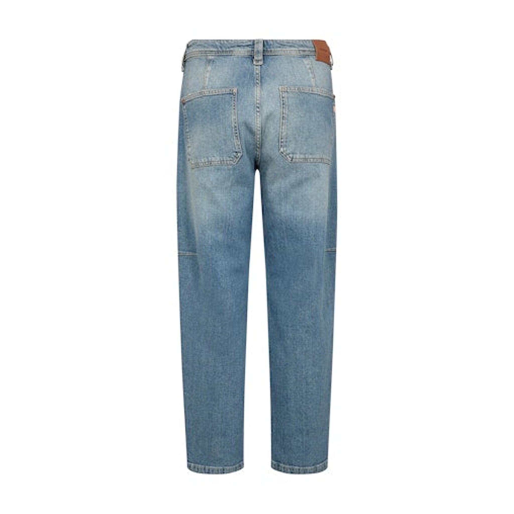 Lyseblå barrel jeans Aymen Galleon i Vintage Blue set bagfra med påsyede baglommer og label i linningen