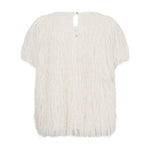 Hvid faux fur t-shirt fra Mos Mosh set bagfra med slids og knap i nakken