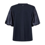 Navy Duba bluse set bagfra med puffede satinærmer og lille logo i nakken