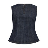 Mørkeblå ærmeløs denimtop set bagfra med slids og knap i nakken