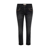 Grå slim jeans fra Mos Mosh forfra med nitter langs forlommerne og opsmøgede ben