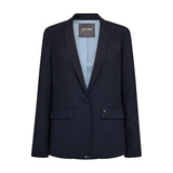 Navy blazer fra Mos Mosh forfra med revers, én knap, lommer med klap og lyseblåt for