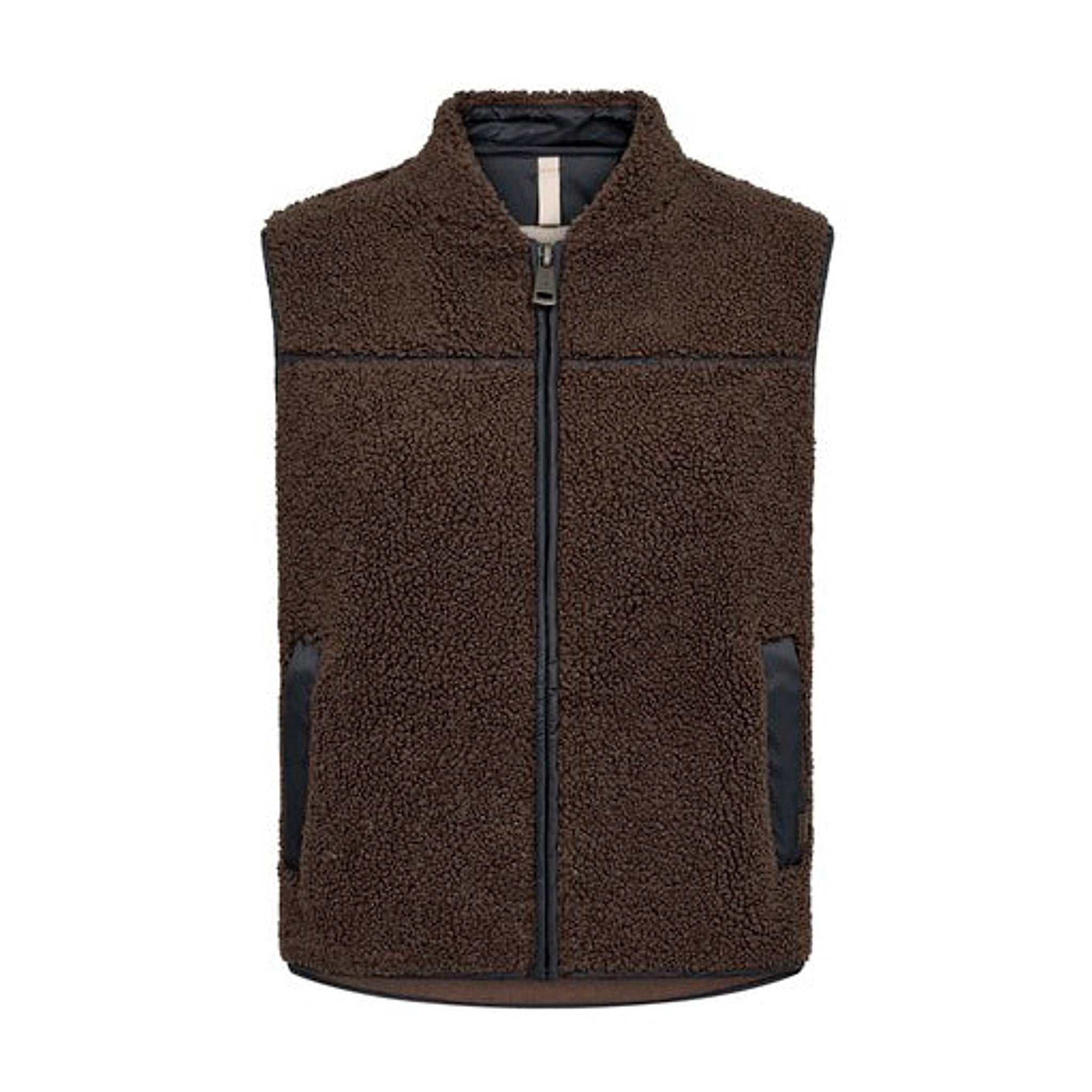 Brun teddy vest fra Mos Mosh forfra med sort lynlås, sorte kanter og lommer i siderne