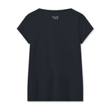 Navy t-shirt fra Mos Mosh set bagfra med lille hvidt logoprint i nakken