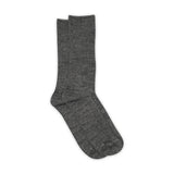 Grå strømper i grov rib med bred ribkant, Be Socks fra MP Denmark, set fra siden