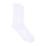 Et par hvide Fine Cotton Rib Socks fra MP Denmark lagt fladt på hvid baggrund