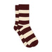 Røde strømper Regina Socks i Wine Red med brede vinrøde og råhvide striber, ribstrikket skaft og hæl og tå i rød