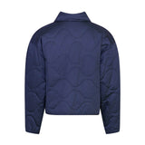 Blå quiltet jakke Christa Jacket i Vintage Indigo bagfra med bølget quiltemønster