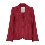 Rød nålestribet blazer i hør fra MSCH Copenhagen med beige striber, revers og to knapper set forfra