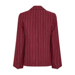 Rød nålestribet blazer i hør med beige striber set bagfra med knap ved ærmegabet