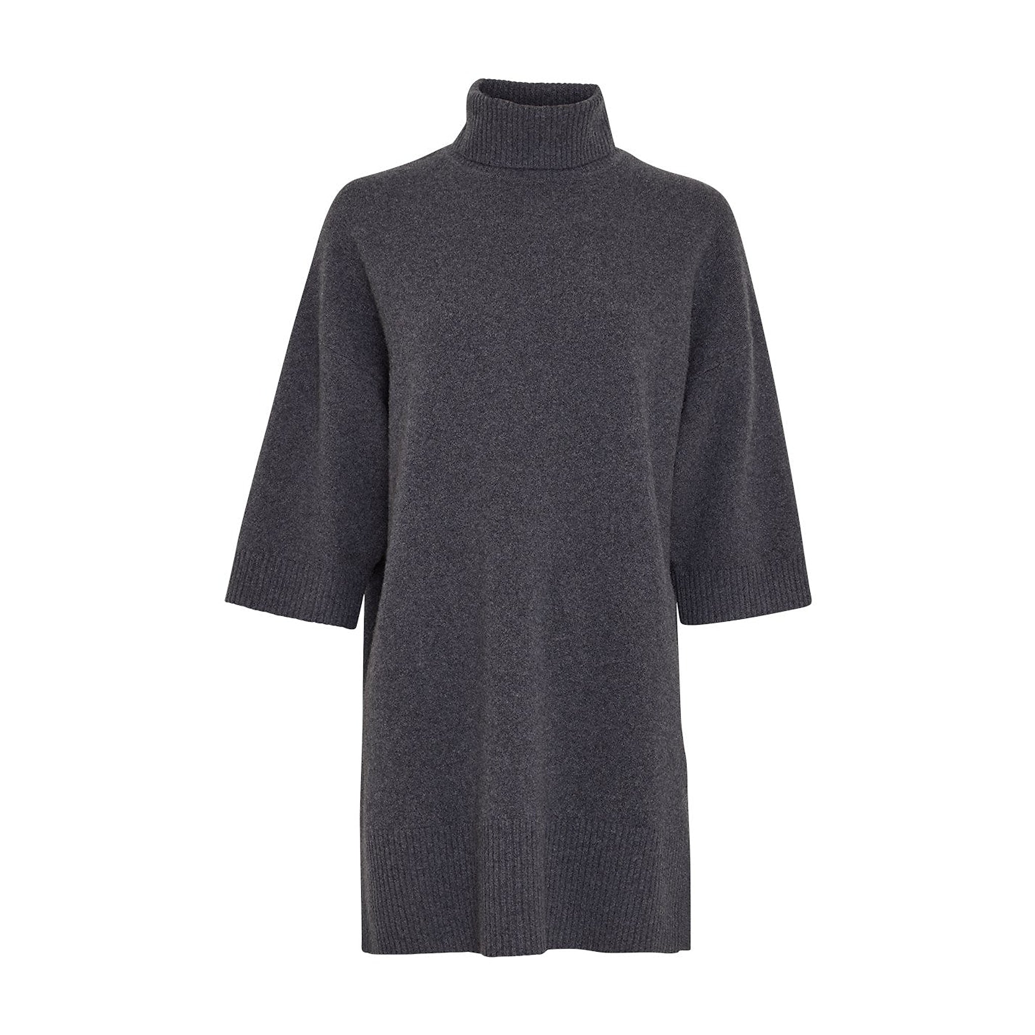 Lang navy pullover med rullekrave og 3/4-ærmer fra MSCH Copenhagen set forfra