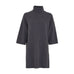 Lang navy pullover med rullekrave og 3/4-ærmer fra MSCH Copenhagen set forfra
