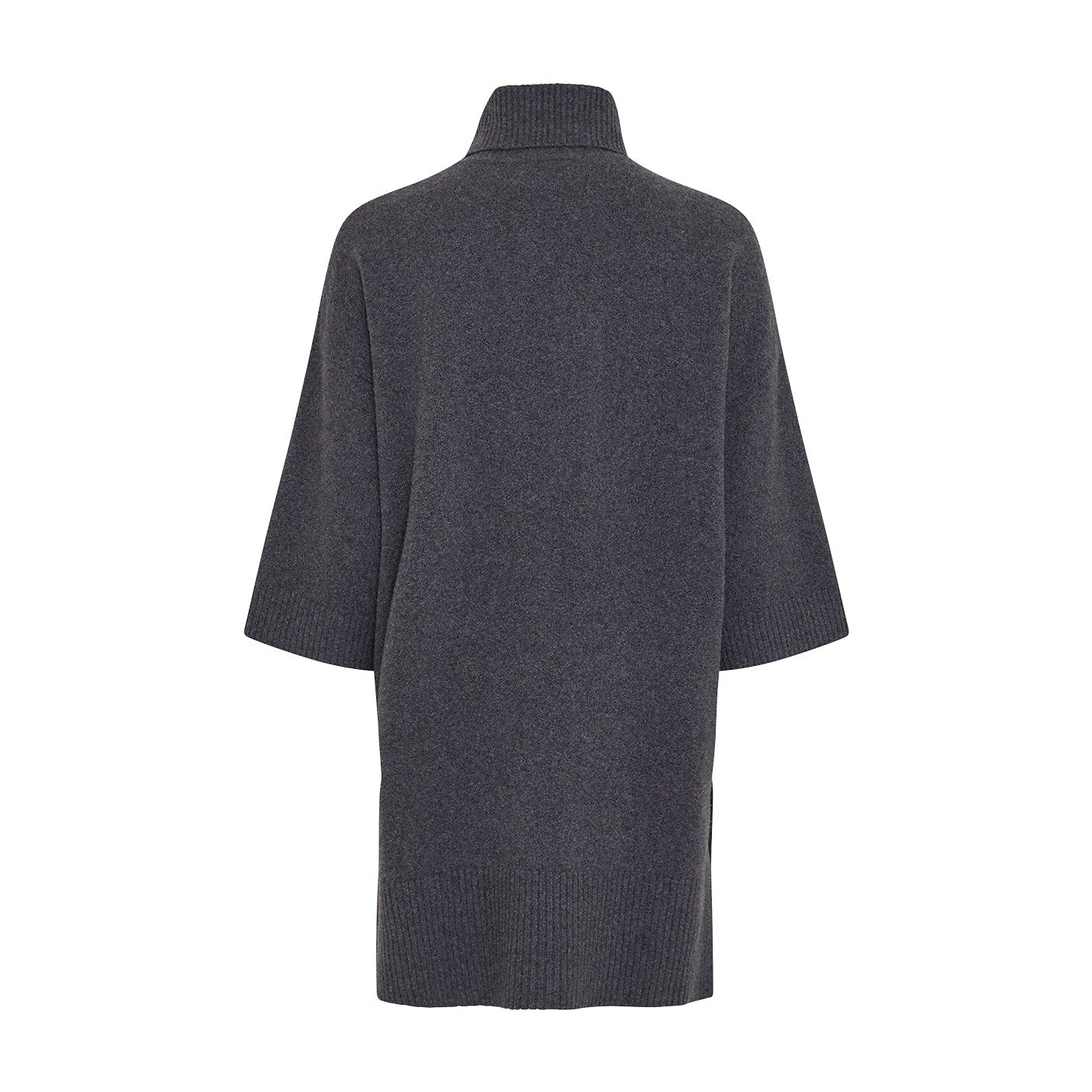 Lang navy pullover med rullekrave og ribkanter set bagfra