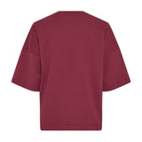 Pink Teagan Leana t-shirt i farven Rhododendron set bagfra med boxy snit og nedfaldne skuldre
