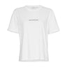 Hvid t-shirt med rund hals, korte ærmer og lille sort MSCHCOPENHAGEN-logo på brystet set forfra