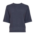 Navy pullover i strik fra MSCH Copenhagen set forfra med rund hals, halvlange vide ærmer og ribkant forneden