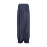 Navy Zinet Melanie bukser fra MSCH Copenhagen forfra med læg, knap i linningen og ballonform samlet ved anklen