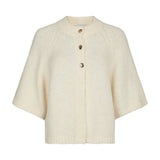 Hvid fluffy strikcardigan Benutta fra Neo Noir med guldfarvede knapper og vide 3/4 ærmer set forfra