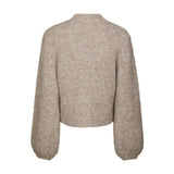Beige fluffy cardigan med puffærmer og ribkant forneden, set bagfra