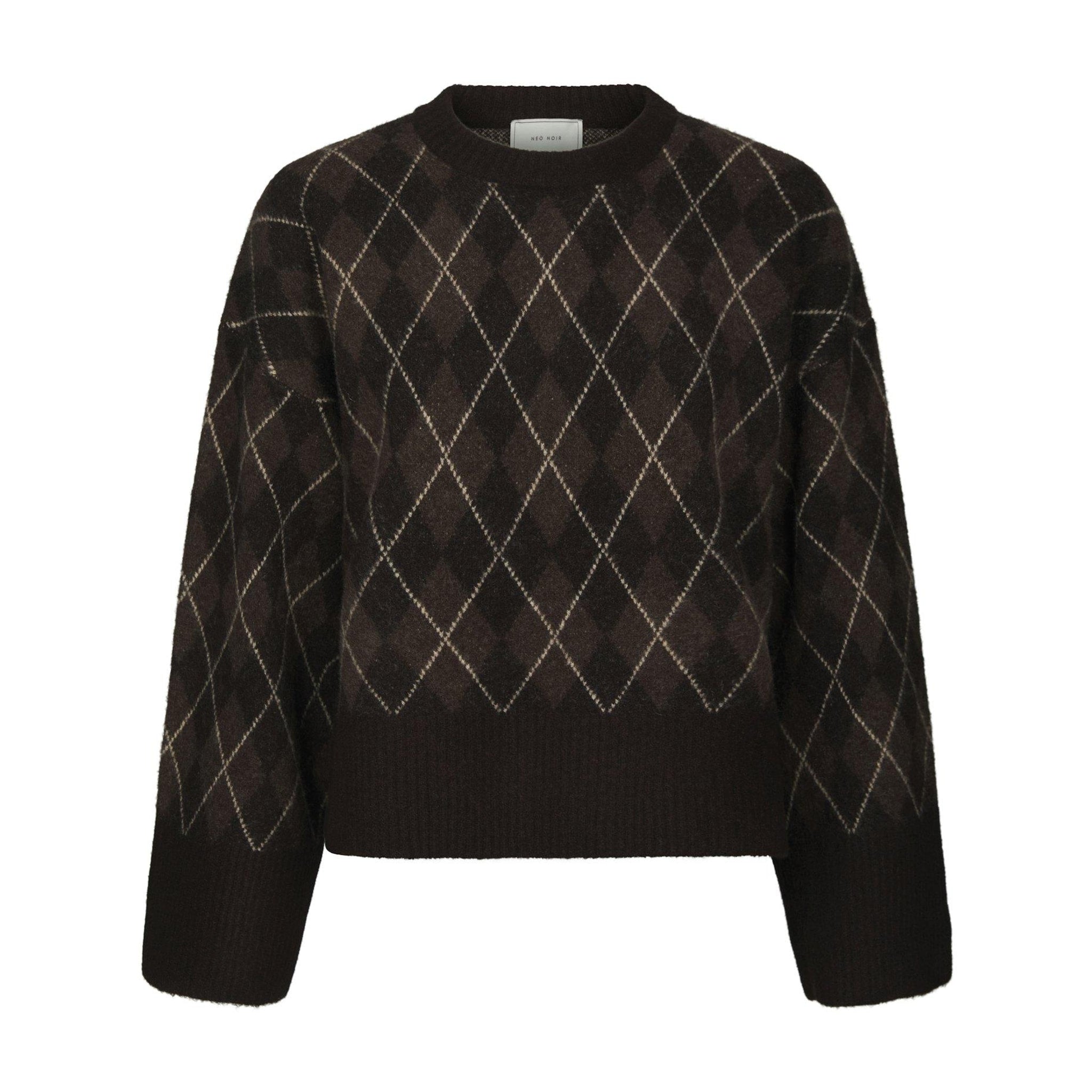 Brun strikbluse med argyle mønster og rundhals fra Neo Noir set forfra