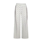 Hvide prikkede wide leg bukser fra Neo Noir med elastisk linning og fold foran, set forfra
