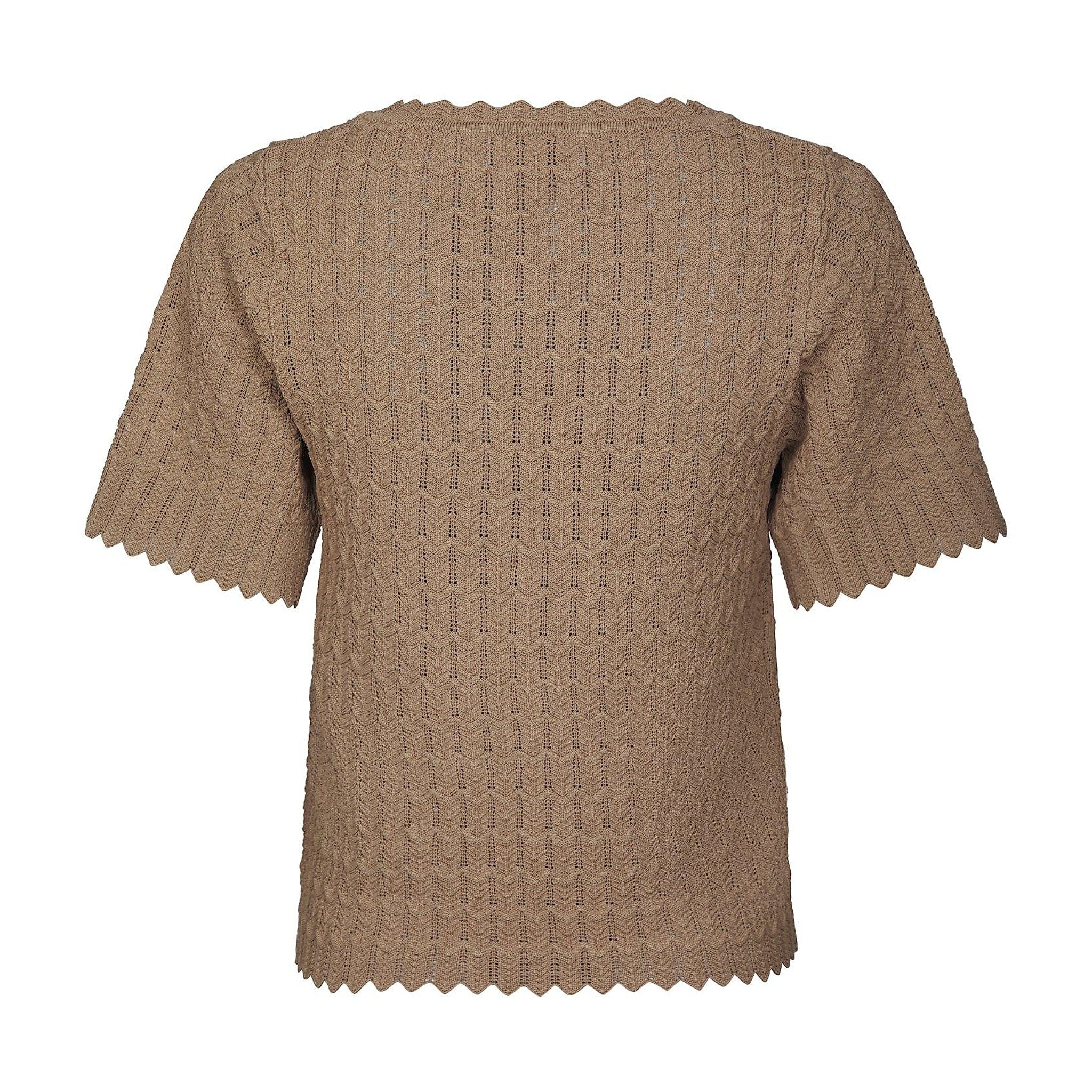 Beige hæklet bluse fra Neo Noir med bølget kant ved ærmer og forneden, set bagfra