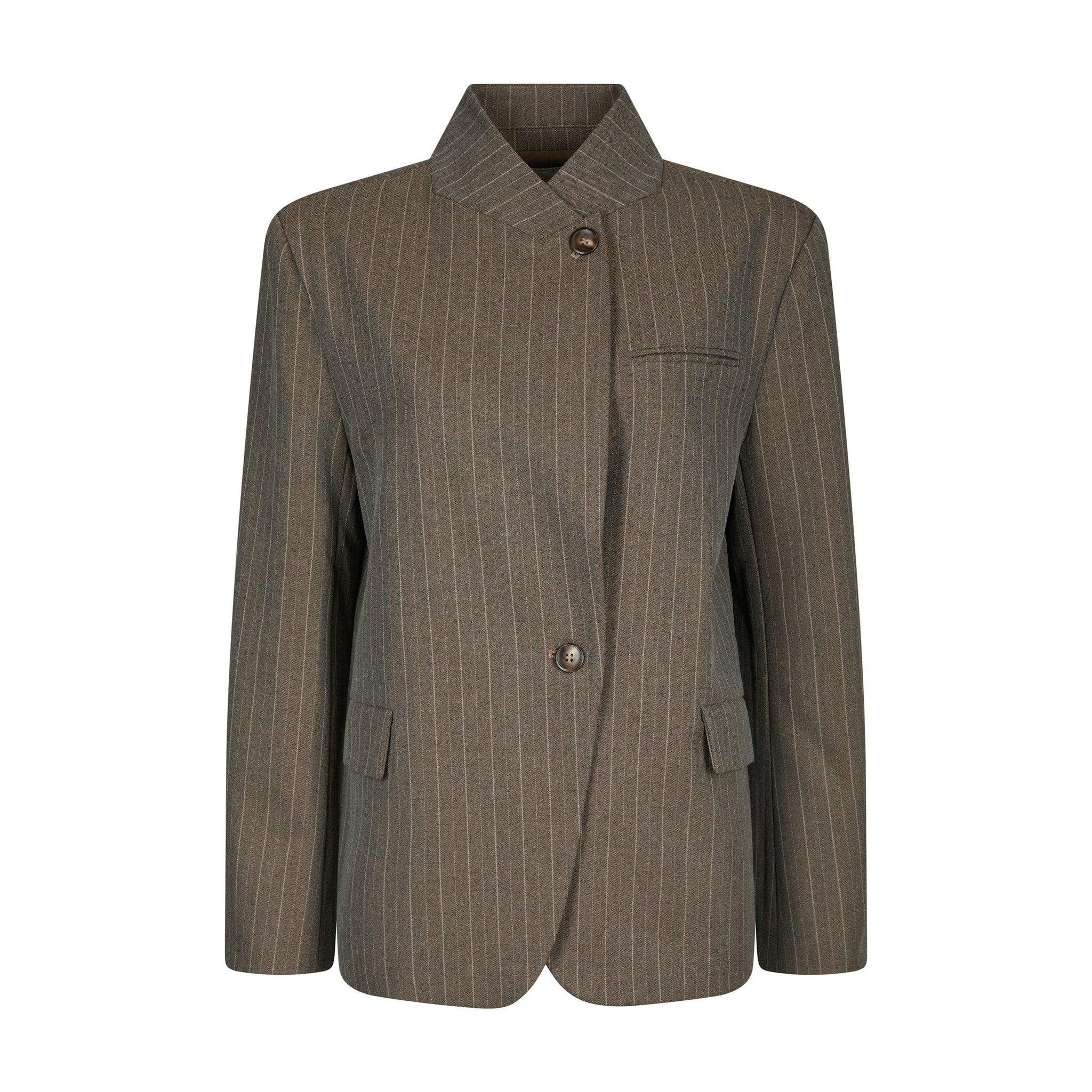Brun nålestribet blazer Nerine fra Neo Noir med asymmetrisk lukning, set forfra
