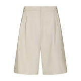 Hvide Nika Structure Shorts i Creme fra Neo Noir set forfra med læg og brede ben