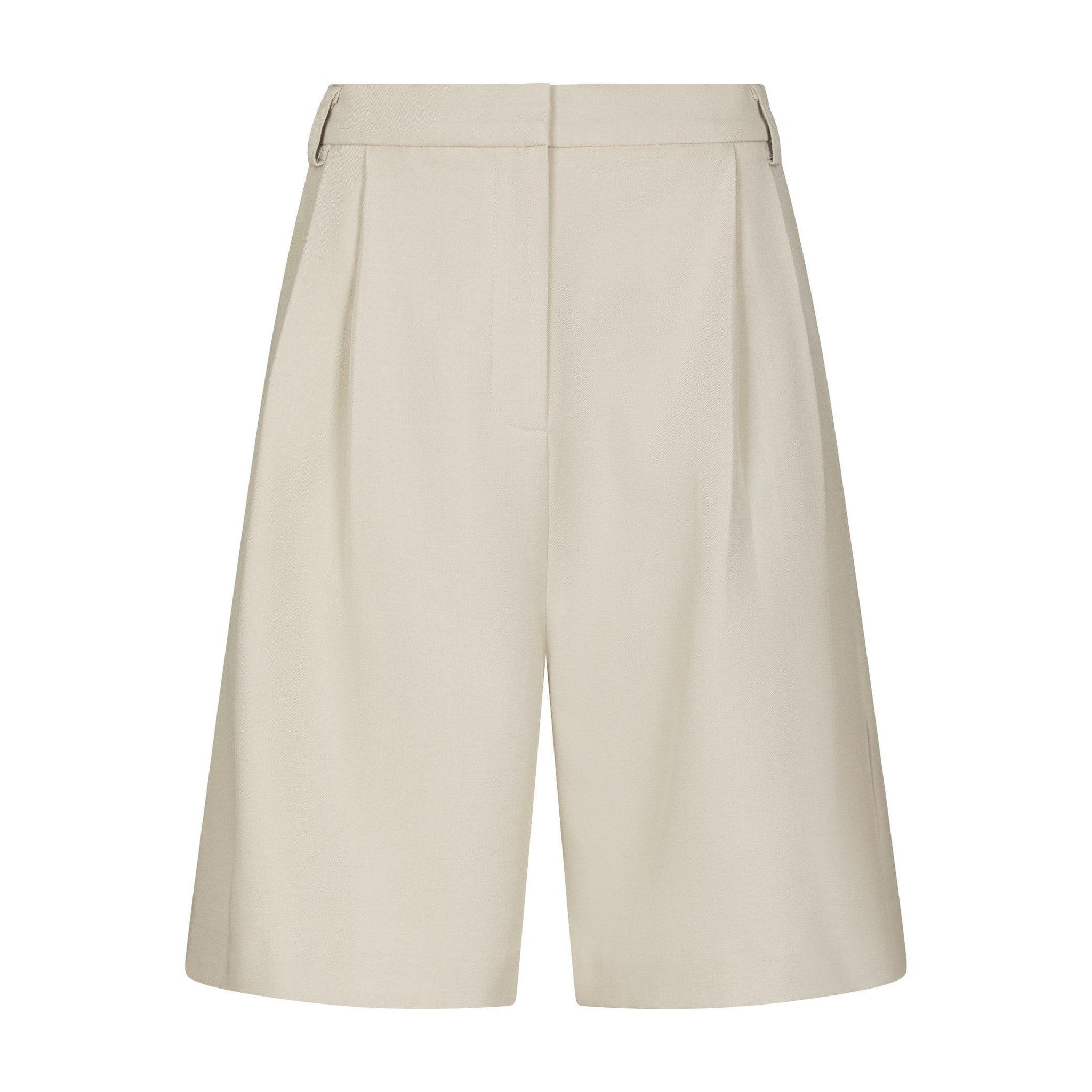 Hvide Nika Structure Shorts i Creme fra Neo Noir set forfra med læg og brede ben
