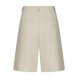 Hvide Nika Structure Shorts i Creme set bagfra med to lommer og bæltestropper