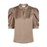 Brun satinbluse i Dark Taupe fra Neo Noir med puffede ærmer og V-åbning, set forfra