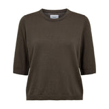 Kortærmet grøn pullover fra Nümph i farven Forest Night set forfra med rund hals