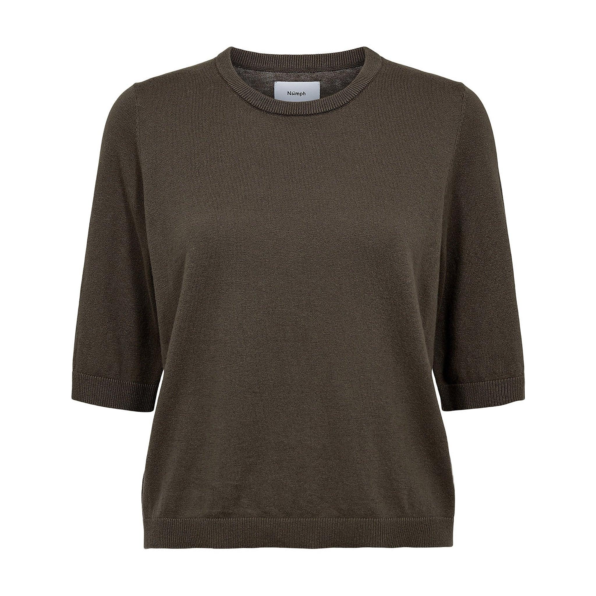 Kortærmet grøn pullover fra Nümph i farven Forest Night set forfra med rund hals