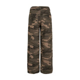 Grønne camouflage jeans i wide leg-snit fra Nümph set bagfra med to påsyede lommer