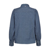 Blå stribet bluse set bagfra med bærestykke i vandrette striber og puffede skuldre