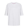 Hvid Nugira t-shirt fra Nümph set forfra med rund hals og lyserød blondekant i nakken