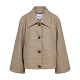 Kort beige jakke fra Nümph i Sesame Melange med stor krave, knapper foran og vide ærmer, set forfra