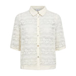 Hvid kortærmet skjorte i blonde med blomstermønster, krave og knapper, set forfra