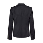 Navy nålestribet blazer set bagfra med fire knapper ved ærmerne