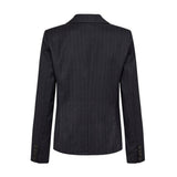Navy nålestribet blazer set bagfra med fire knapper ved ærmerne