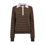 Brun stribet pullover fra Nümph med gule striber, lyserød polokrave og beige knapstolpe set forfra