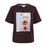 Brun Numanta t-shirt fra Nümph forfra med print i lyserød og lyseblå