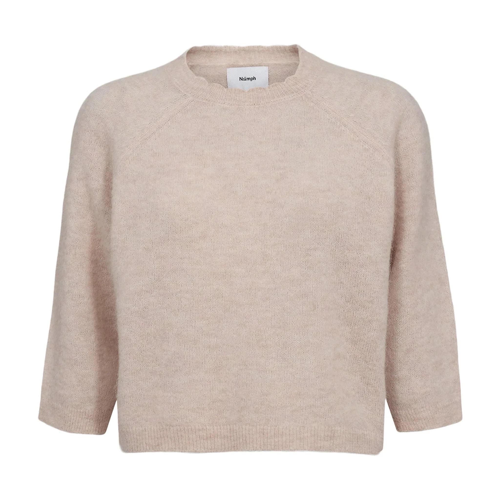 Beige Nümph Nuriette Selma pullover i strik med 3/4 ærmer og bølget kant ved halsen, set forfra