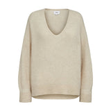 Beige pullover med V-hals fra Nümph set forfra uden model