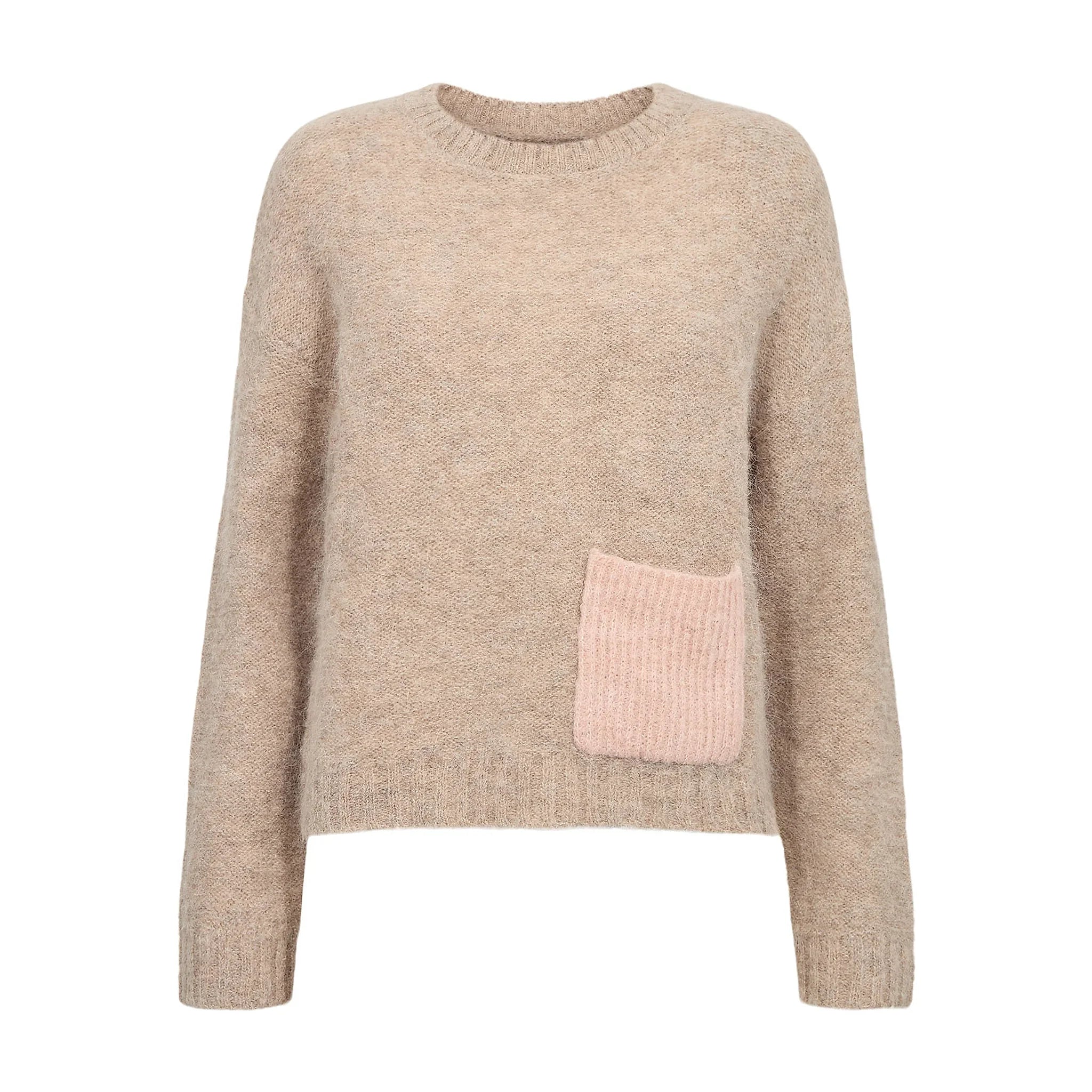 Beige strik Nusalia fra Nümph i Sesame Melange med lyserød lomme i ribstrik, set forfra