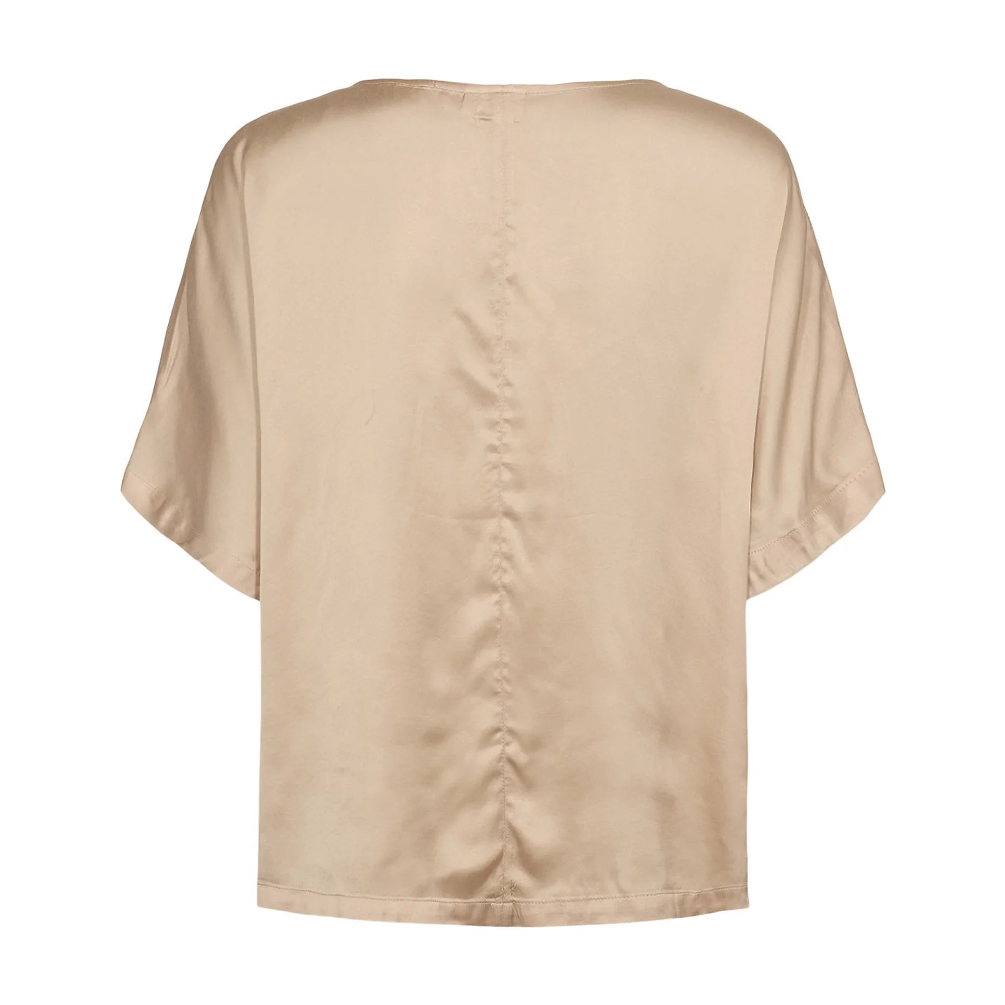 Beige Nusinan bluse fra Nümph i Irish Cream set bagfra med søm ned langs midten af ryggen