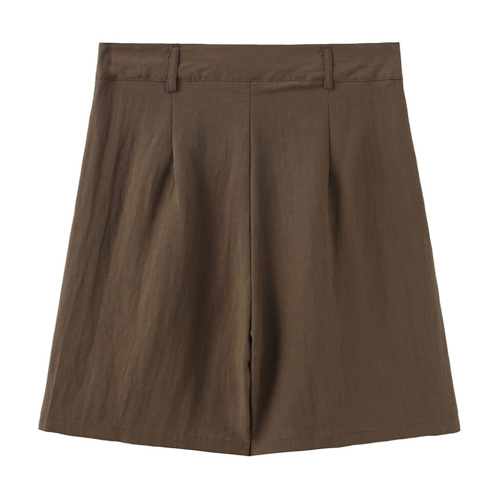Alexandra Shorts i Army Green bagfra med bæltestropper og læg